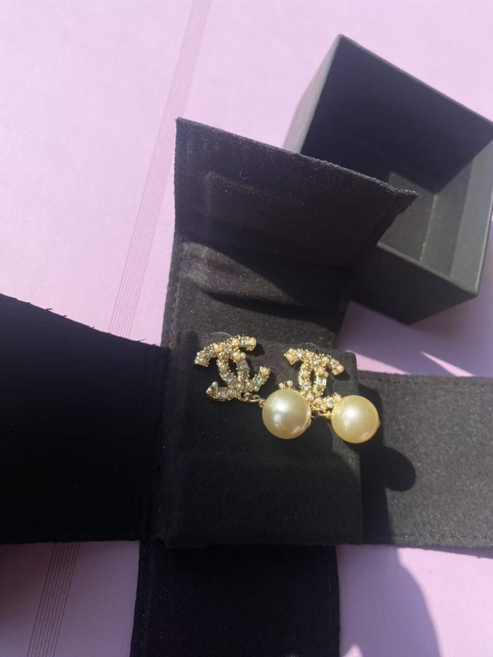 ✨ Chanel CC Pearl Drop Earrings ✨ - Picture 4 of 8